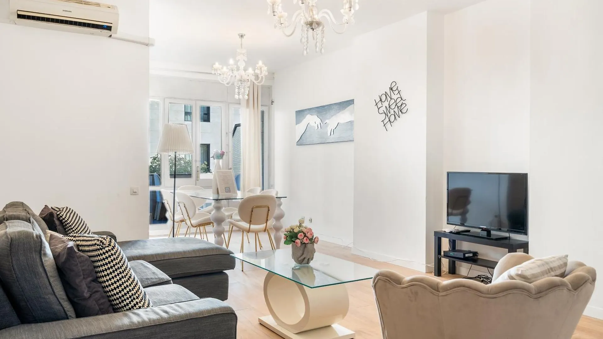 Apartman Fridays Flats Spacious 4Br Family Retreat Barcelona