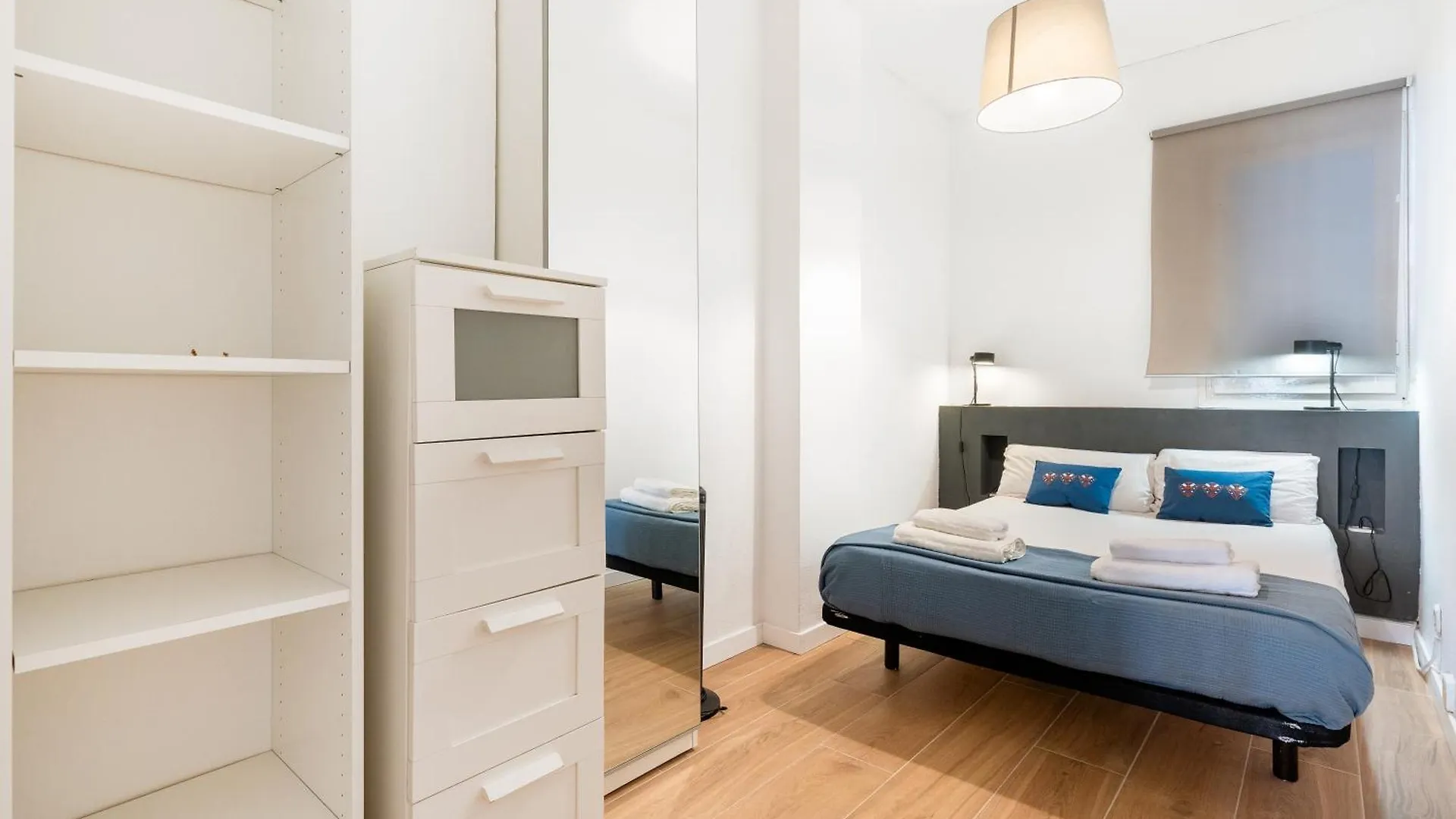Fridays Flats Spacious 4Br Family Retreat Barcelona 0*,  Spanyolország