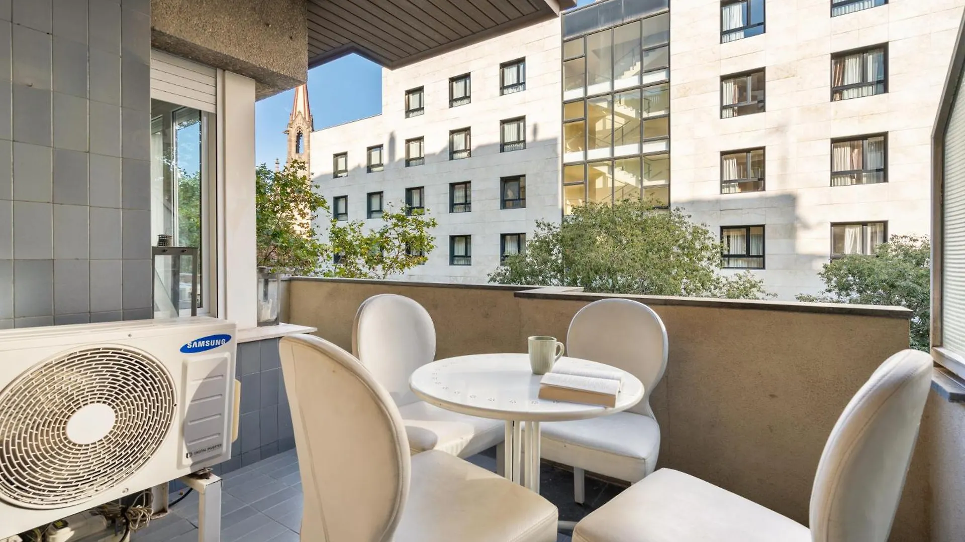 Fridays Flats Spacious 4Br Family Retreat Barcelona 0*,  Spanyolország