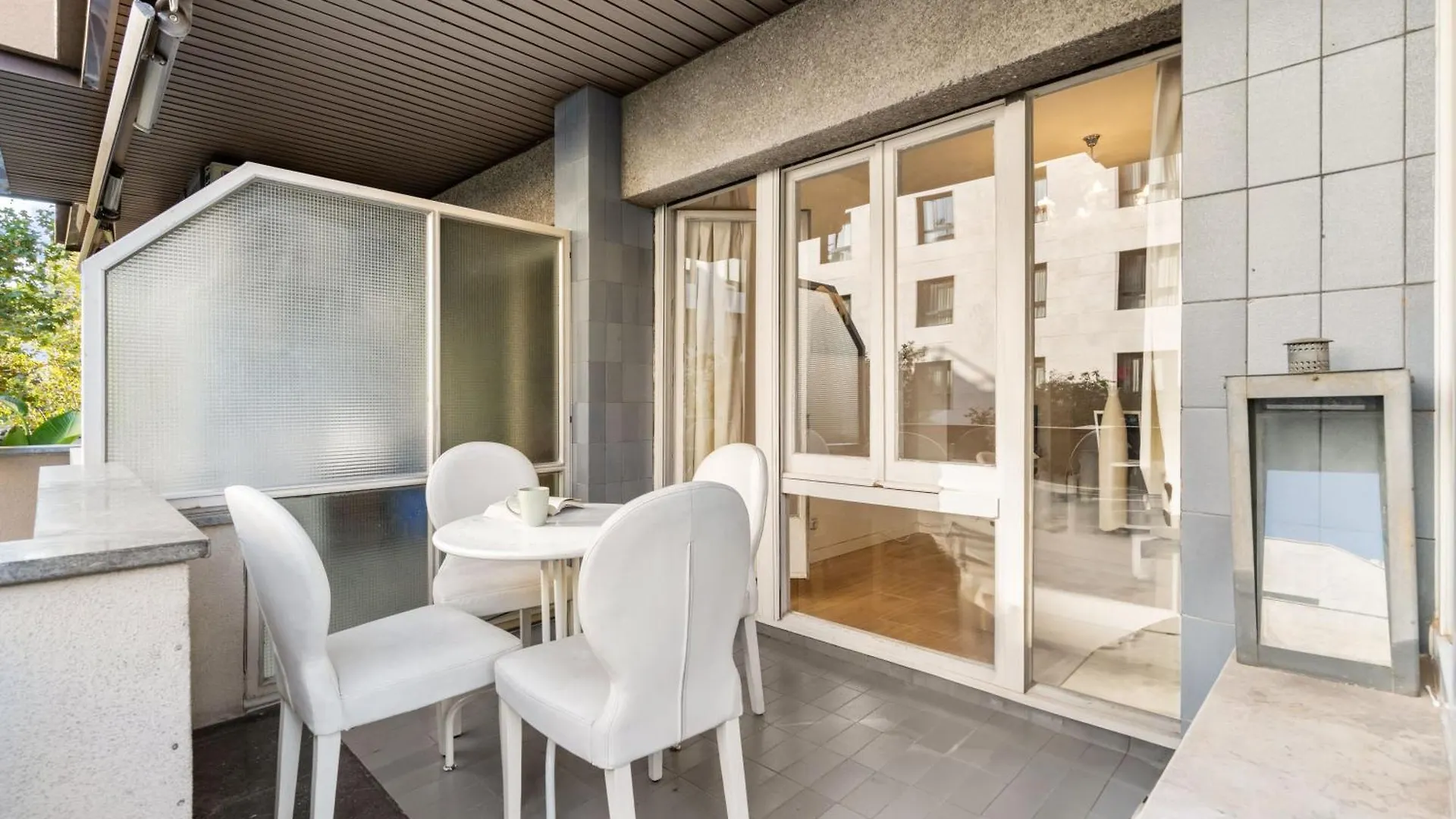 Fridays Flats Spacious 4Br Family Retreat Barcelona 0*,  Spanyolország