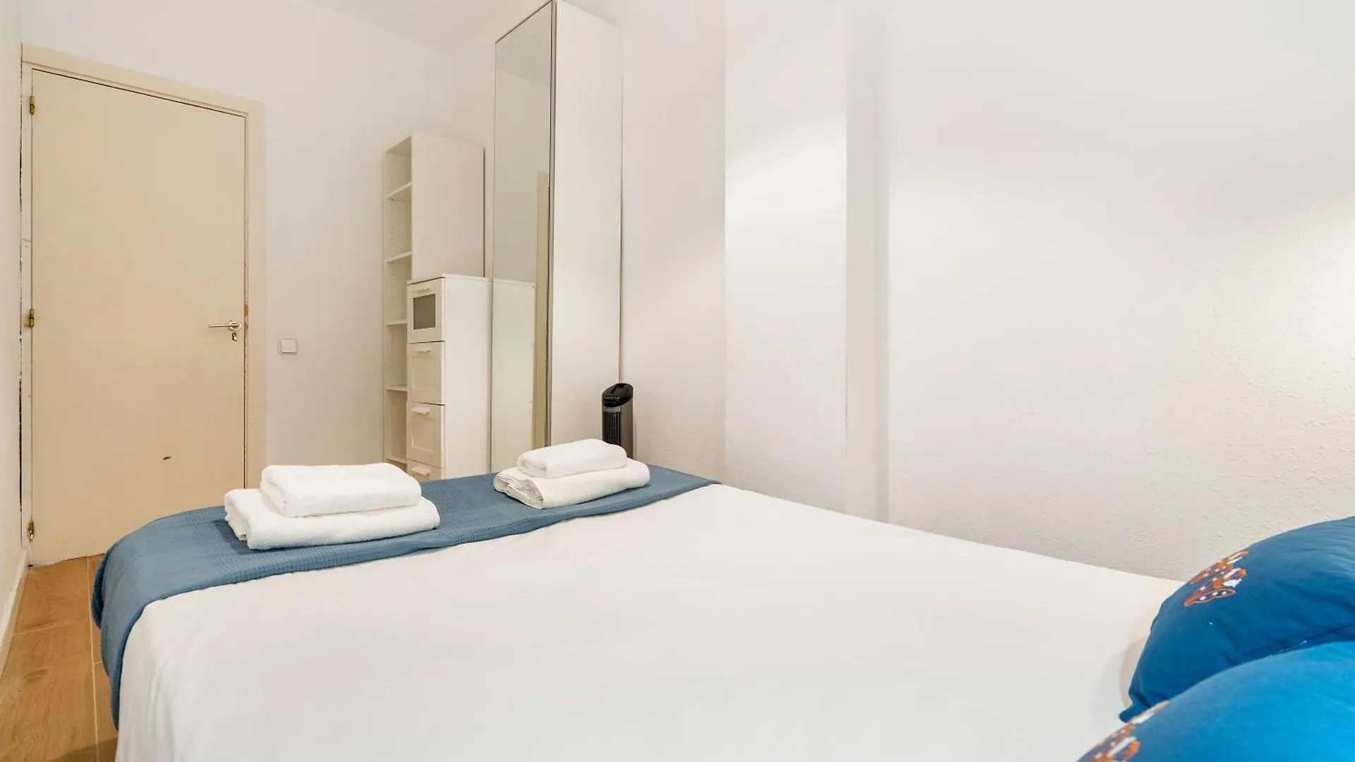 Apartmán Fridays Flats Spacious 4Br Family Retreat Barcelona